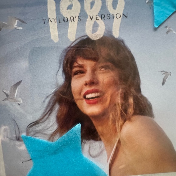 1989 (Taylor's Version) Crystal Skies Limited Edition Varient CD w/ Polaroids - Picture 3 of 7